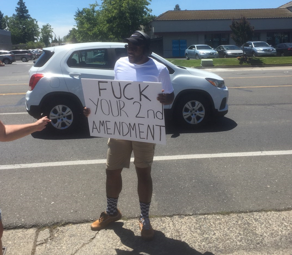 Elk Grove Boulevard further congested by attempts at free speech – ‘F@ck your 2nd Amendment’