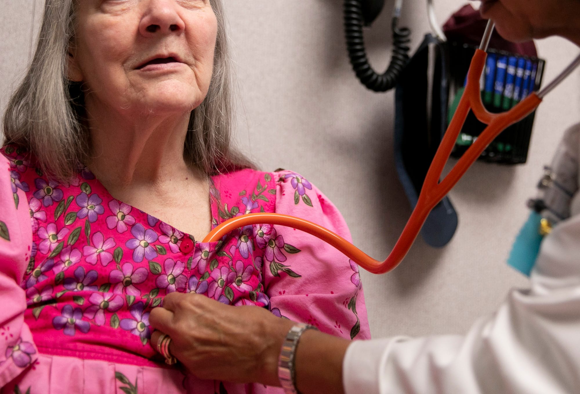 A nurse practitioner examines an elderly patient at a clinic in Guerneville in February 2020. Photo by Anne Wernikoff for CalMatters